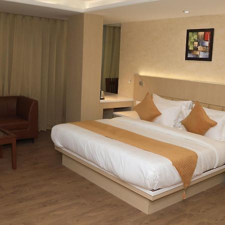 Hotel Radiance Bareilly Bagian luar foto