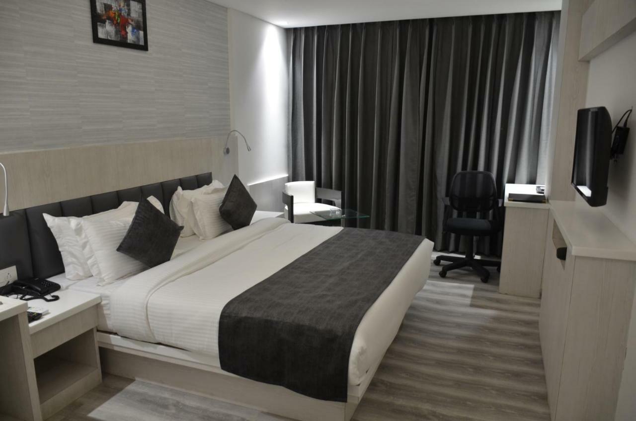 Hotel Radiance Bareilly Bagian luar foto