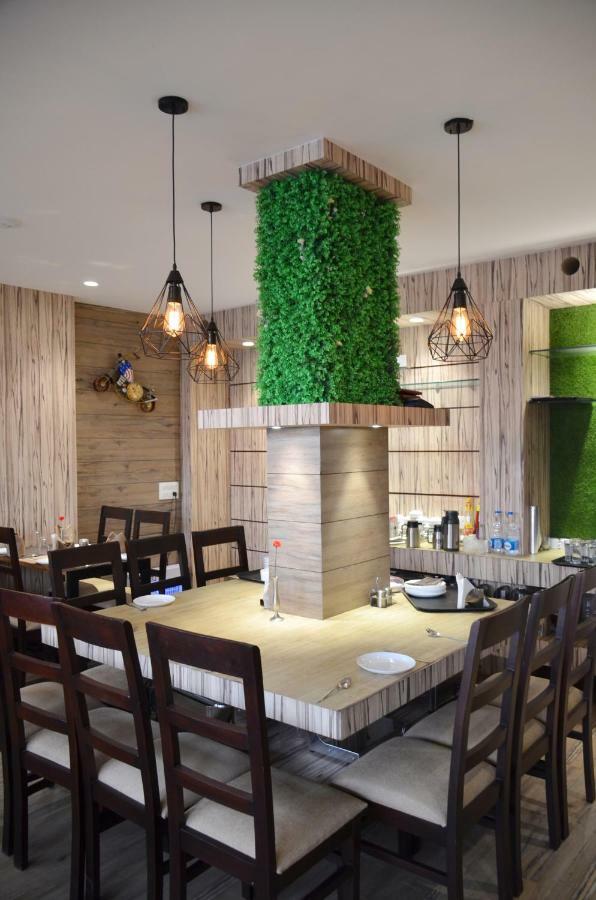 Hotel Radiance Bareilly Bagian luar foto