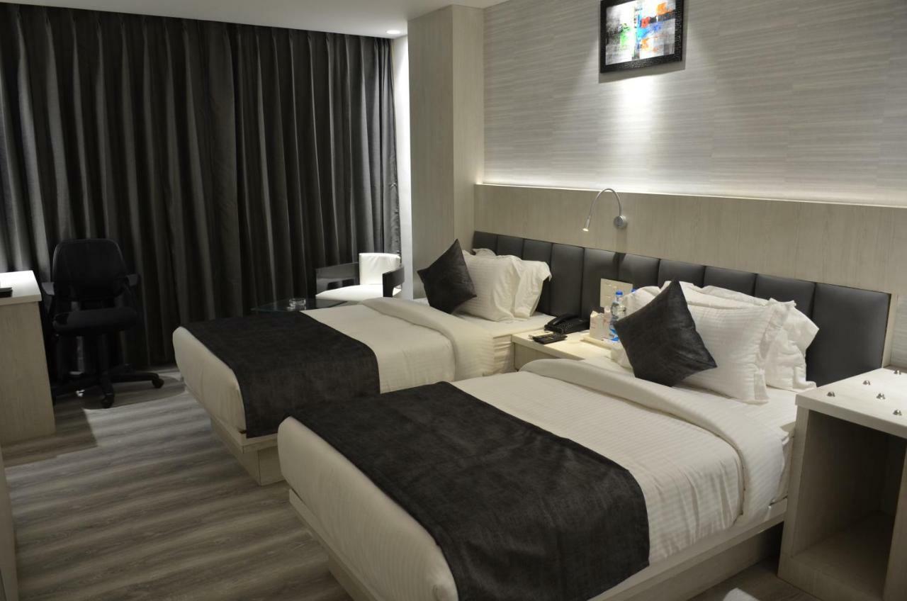 Hotel Radiance Bareilly Bagian luar foto