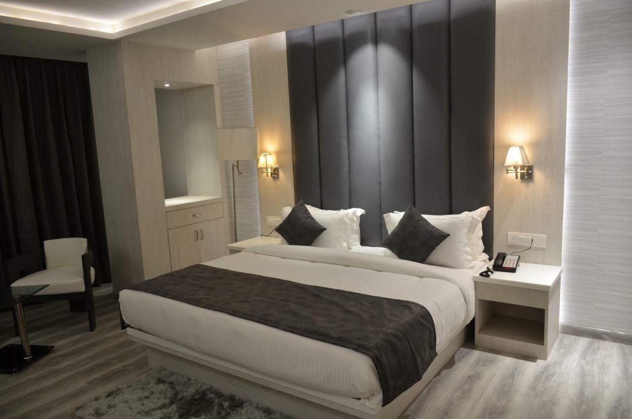 Hotel Radiance Bareilly Bagian luar foto