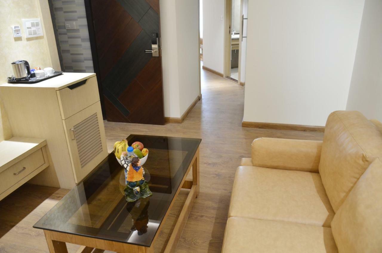 Hotel Radiance Bareilly Bagian luar foto