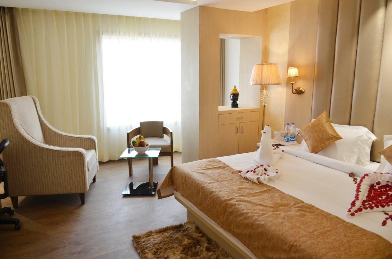 Hotel Radiance Bareilly Bagian luar foto