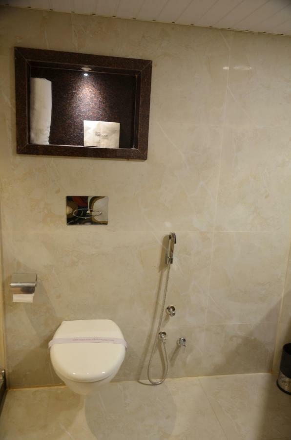 Hotel Radiance Bareilly Bagian luar foto