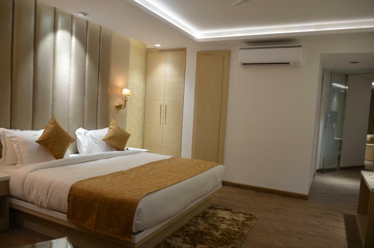 Hotel Radiance Bareilly Bagian luar foto