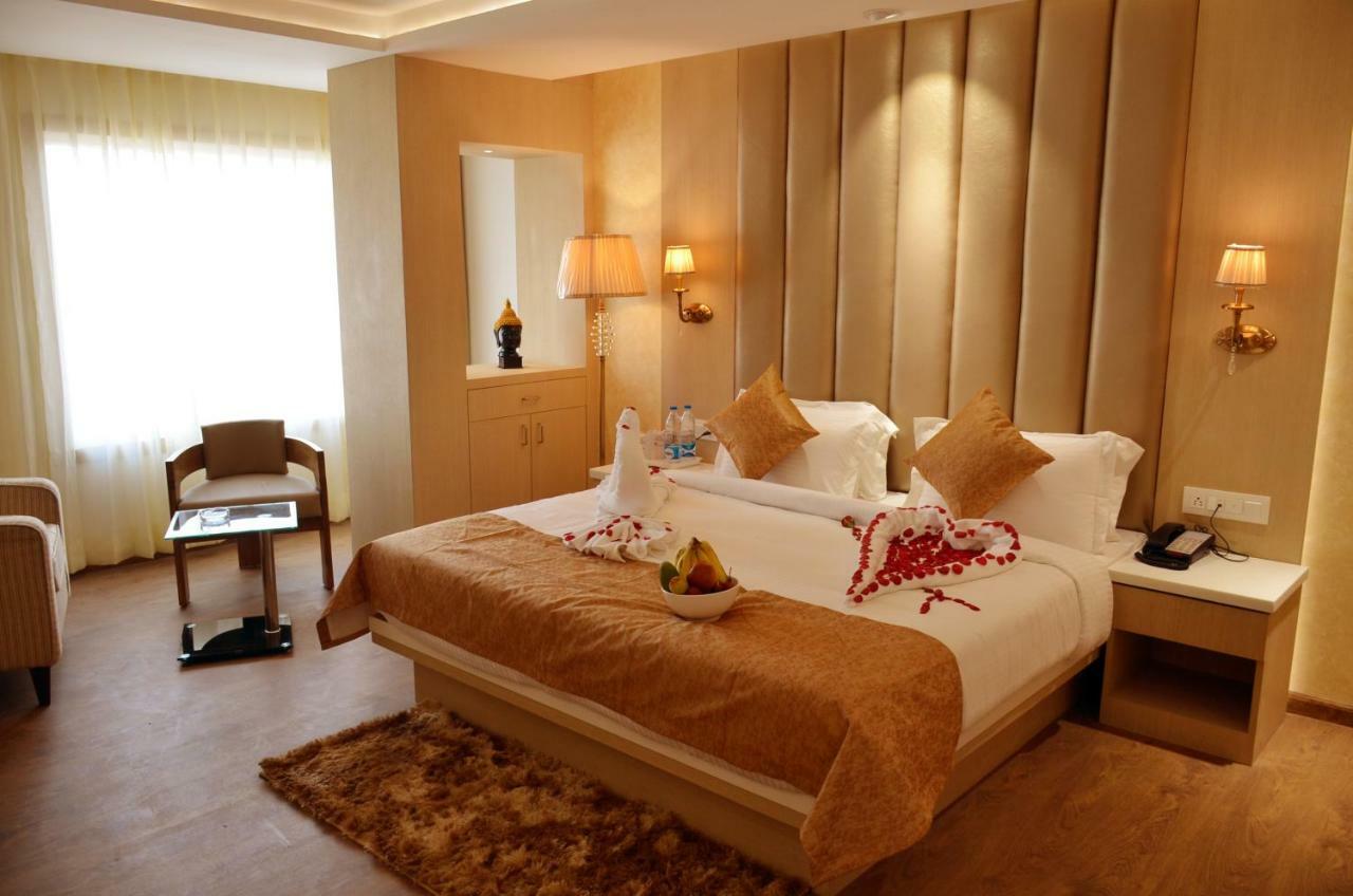Hotel Radiance Bareilly Bagian luar foto