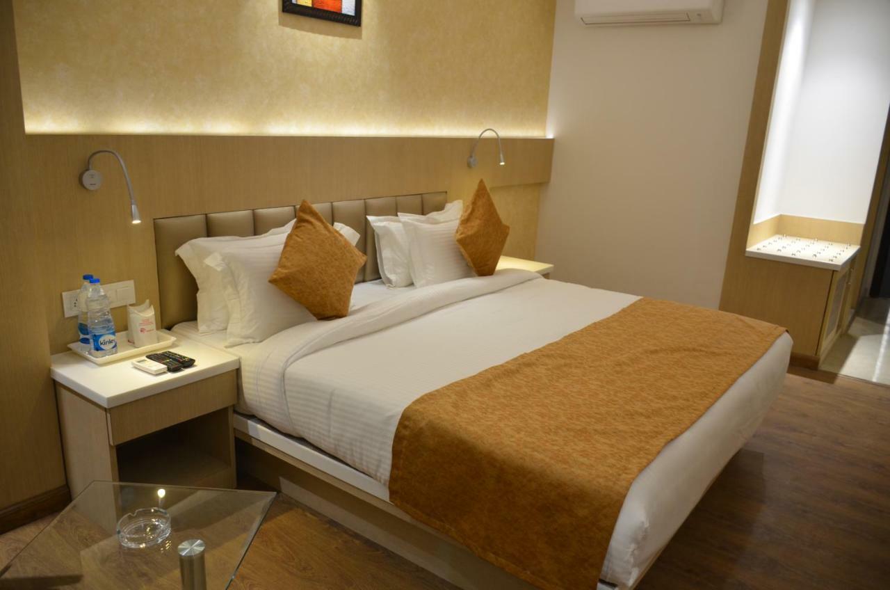 Hotel Radiance Bareilly Bagian luar foto